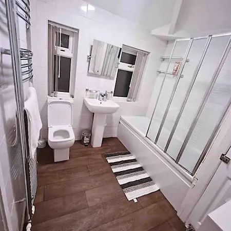 Entire 3 Bed Home In Oldham Exterior photo