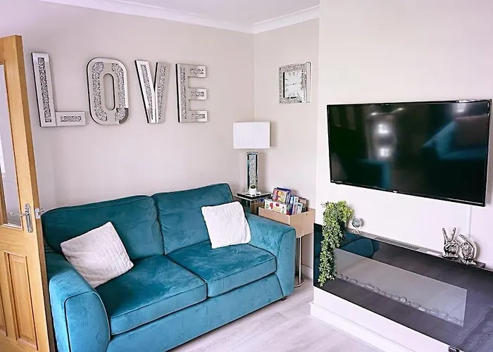 Entire 3 Bed Home In Oldham