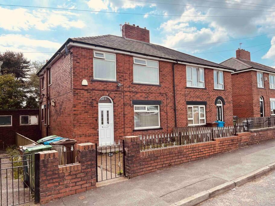 Entire 3 Bed In * Oldham