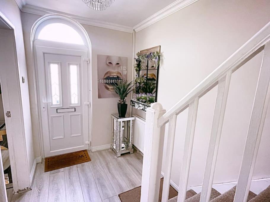 Holiday home Entire 3 Bed In *