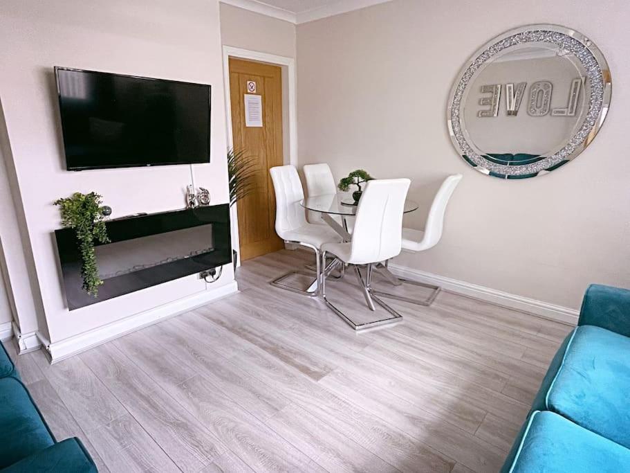 Holiday home Entire 3 Bed In *