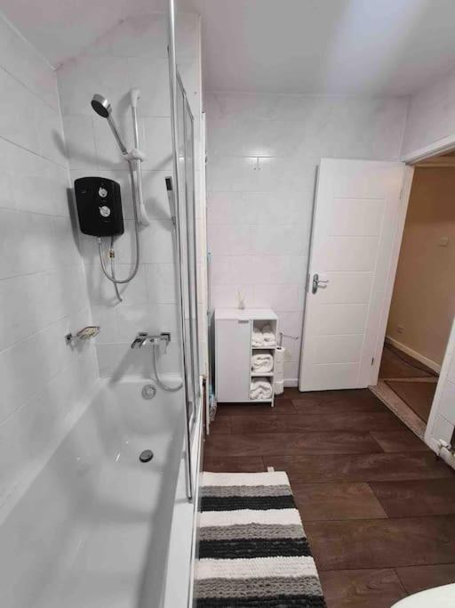 Holiday home Entire 3 Bed In *